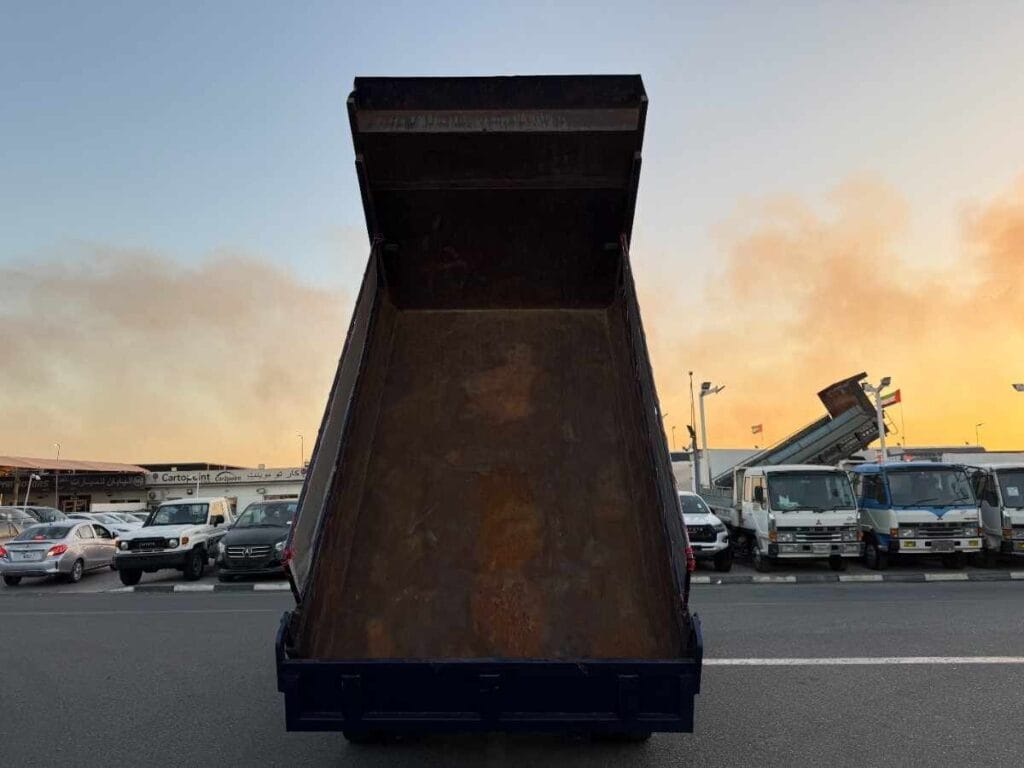 Magari Sokoni Mitsubishi Fuso ya Bei Poa 1995