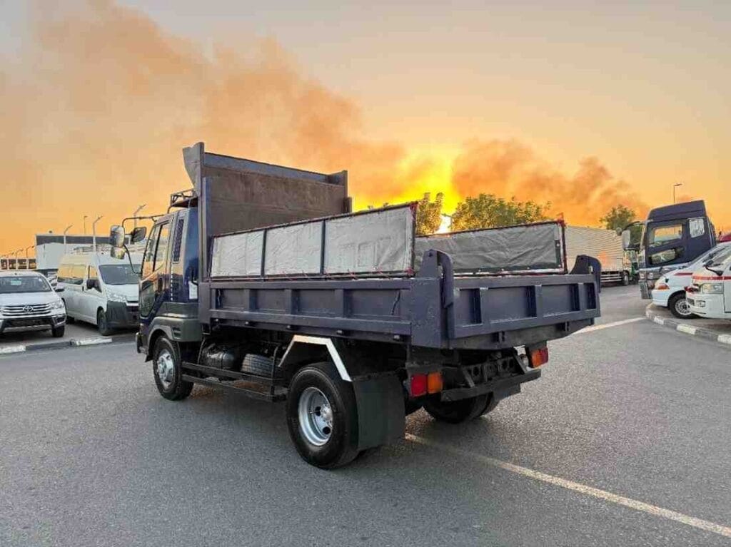 Mitsubishi Fuso bei poa sokoni Dar es salaam Tanzania