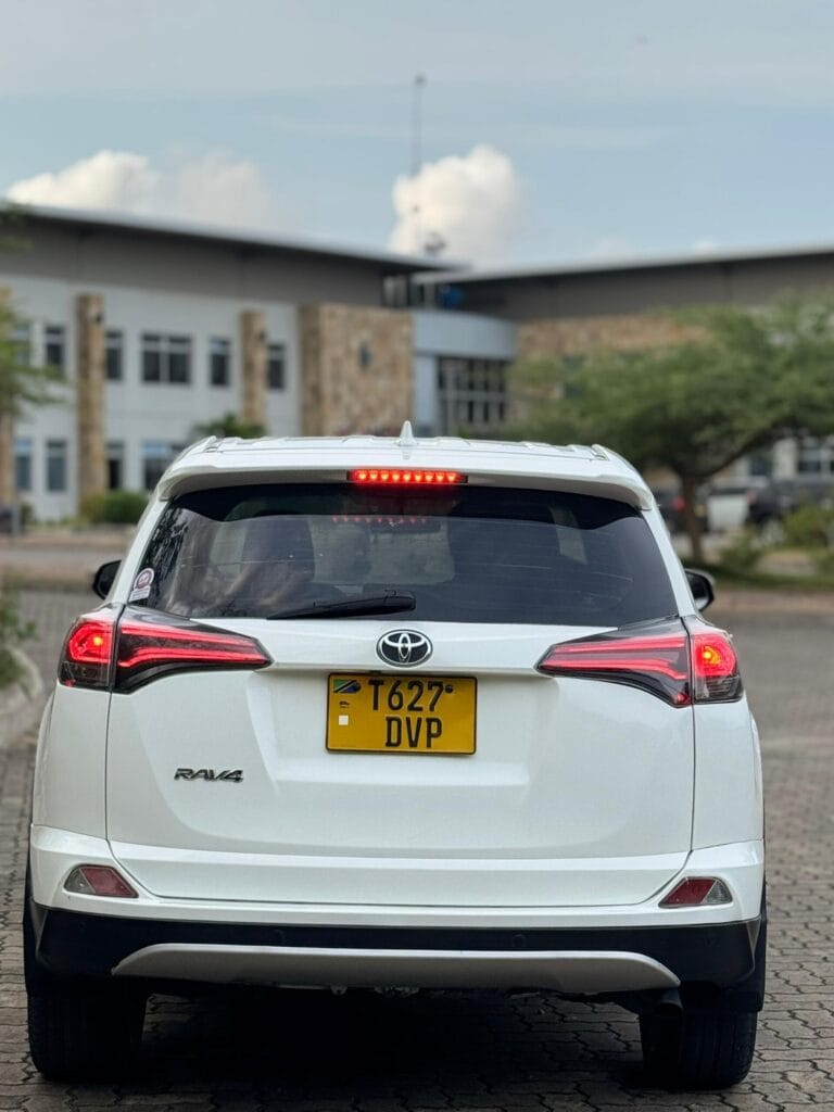 Toyota Rav4 bei poa sokoni Dar es salaam Tanzania