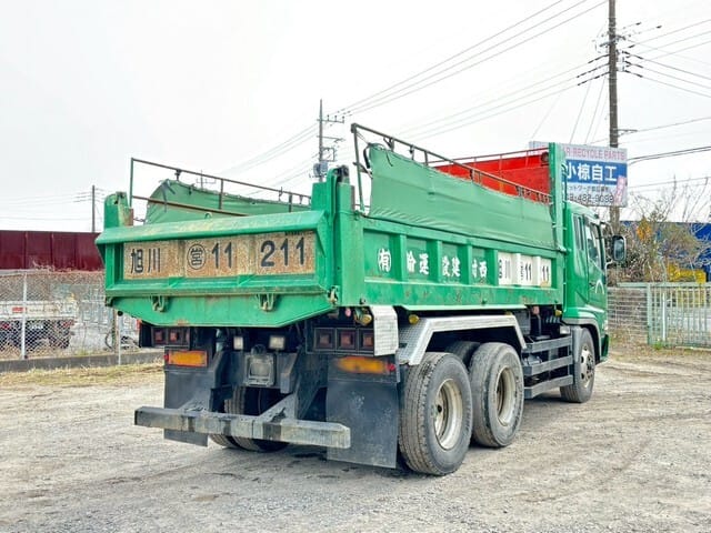 Mitsubishi Fuso bei poa sokoni Dar es salaam Tanzania