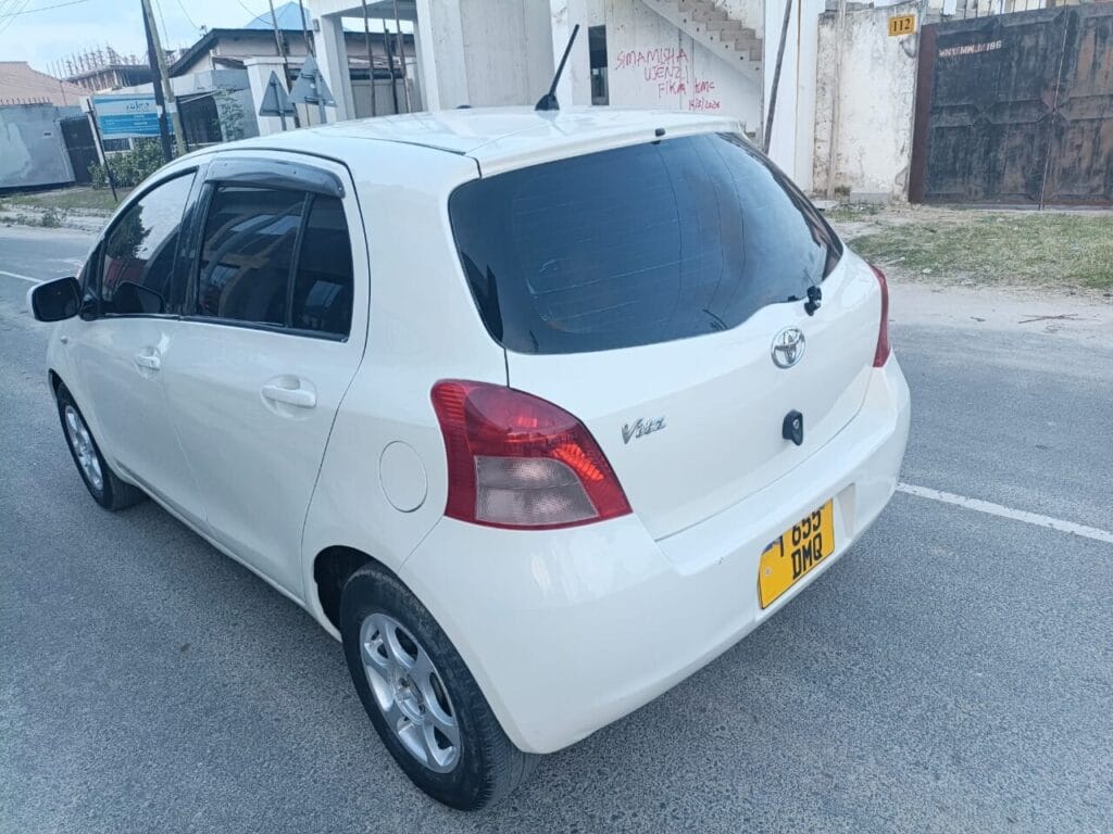 Magari Sokoni Toyota Vitz ya Bei Poa 2006