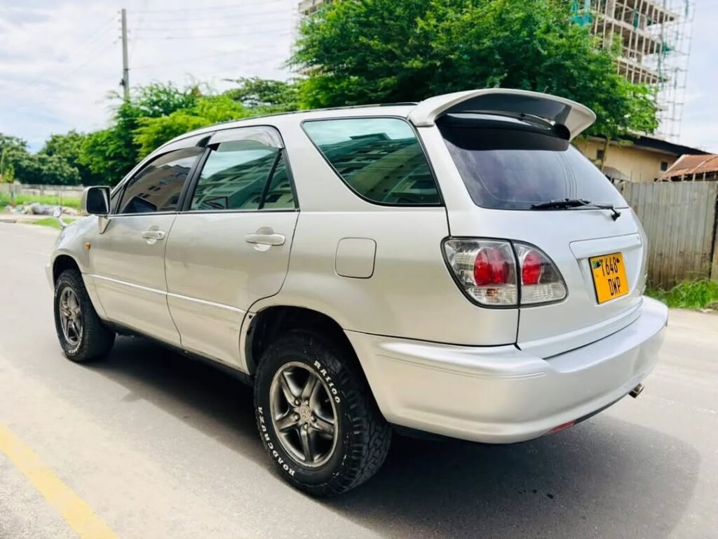 Magari Sokoni Toyota Harrier ya Bei Poa 2003