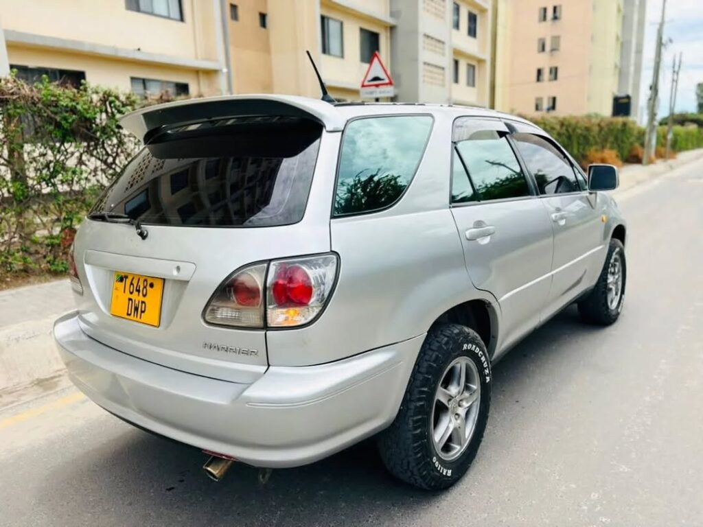 Magari Sokoni Toyota Harrier ya Bei Poa 2003