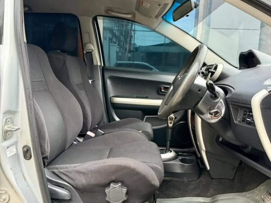 Price Toyota IST 2005 for Sale in Dar es Salaam