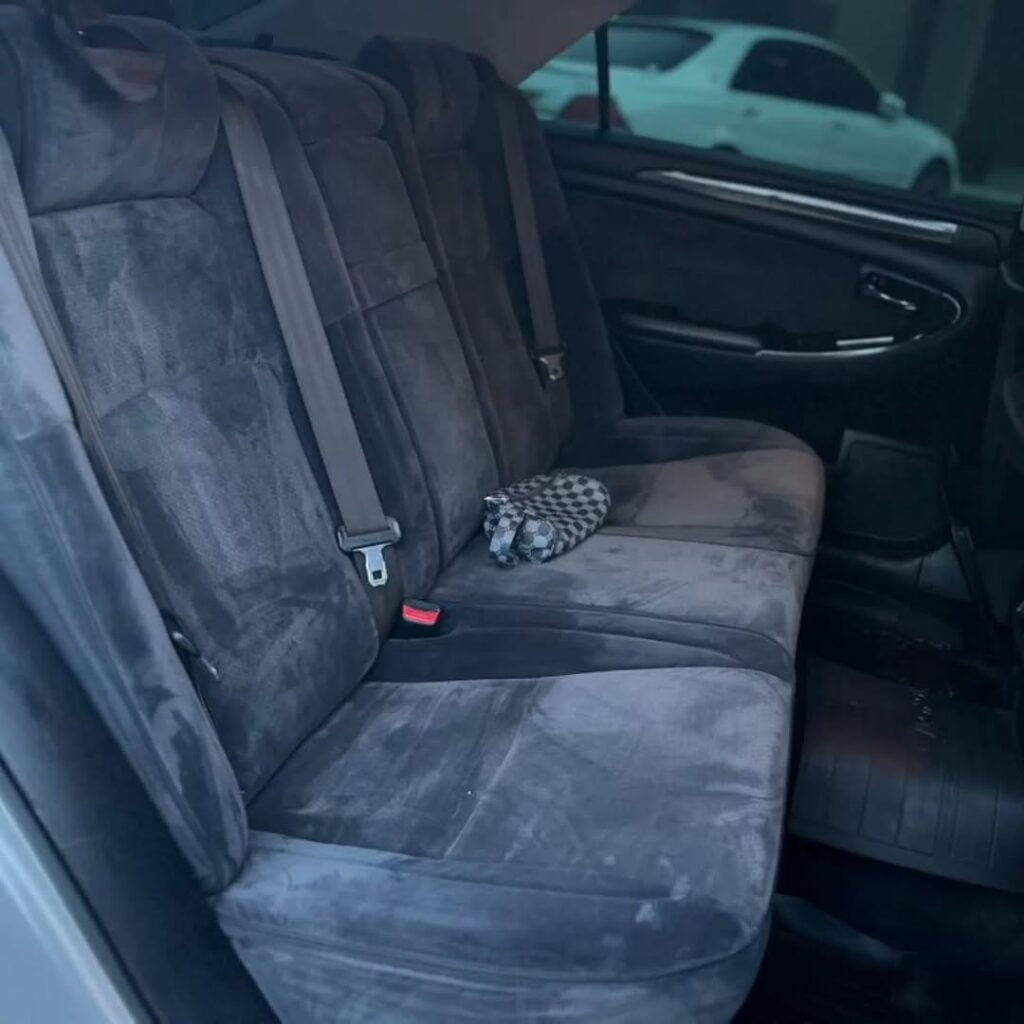 Toyota Crown bei poa sokoni Dar es Salaam Tanzania