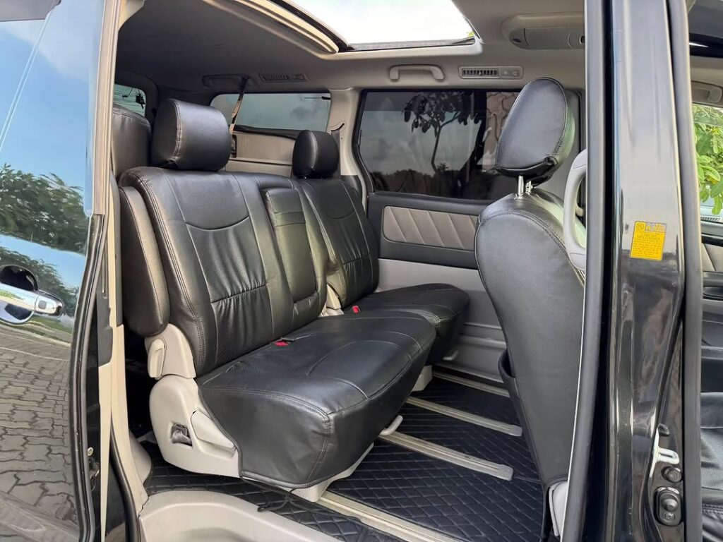 Toyota Alphard 2006 for Sale in Dar es Salaam