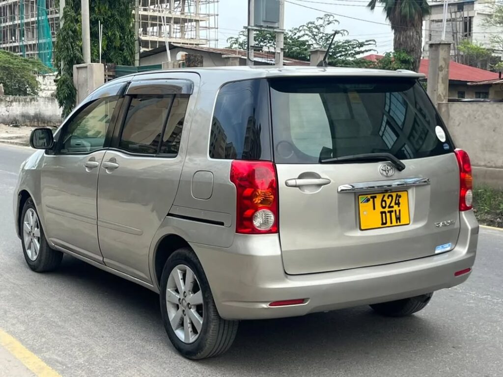 Toyota Raum bei poa sokoni Dar es Salaam Tanzania