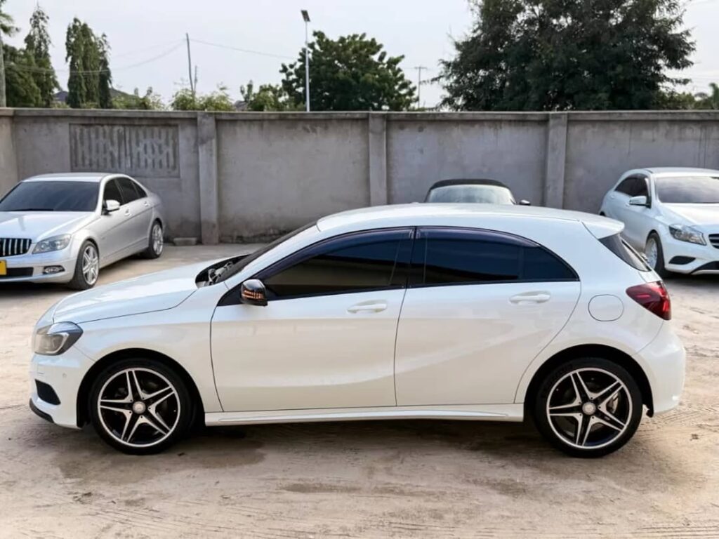 Benz A-Class 2014 Inauzwa Dar es Salaam Tanzania