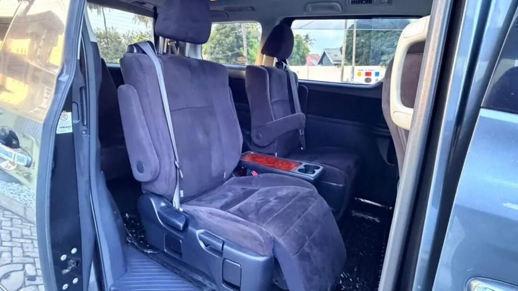 For Sale Toyota Vellfire 2010 in Dar es Salaam