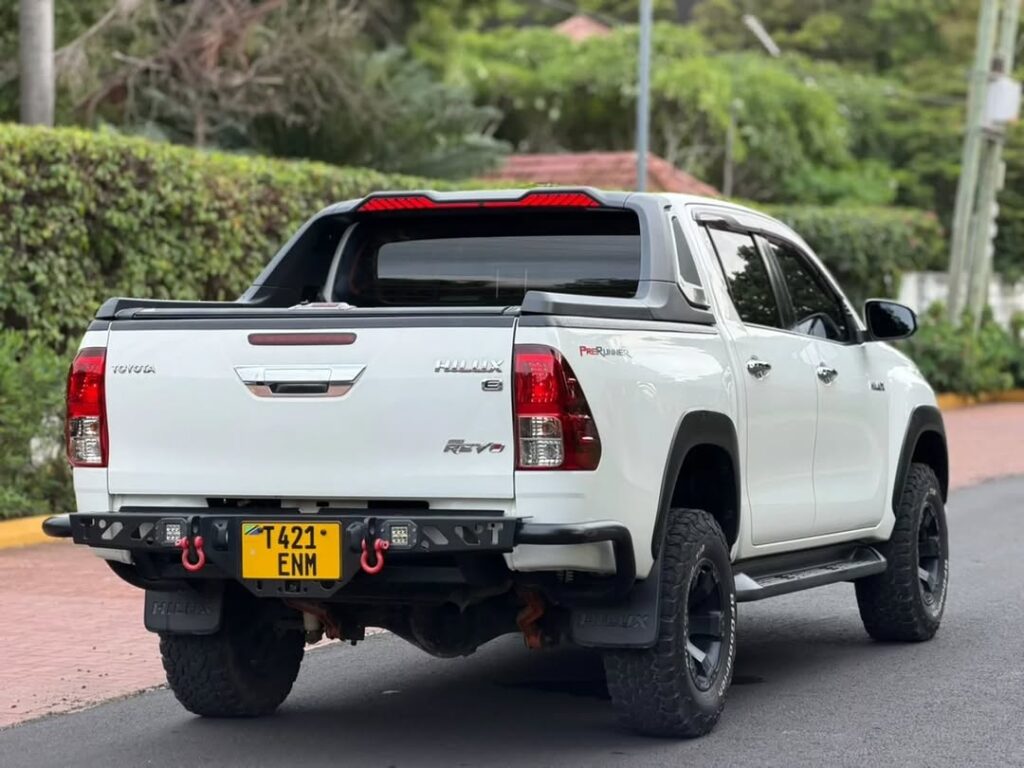 Magari Sokoni Toyota Hilux ya Bei Poa 2018