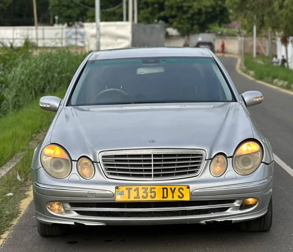 Bei ya Benz E-Class 2004 Sokoni Dar es Salaam Tanzania