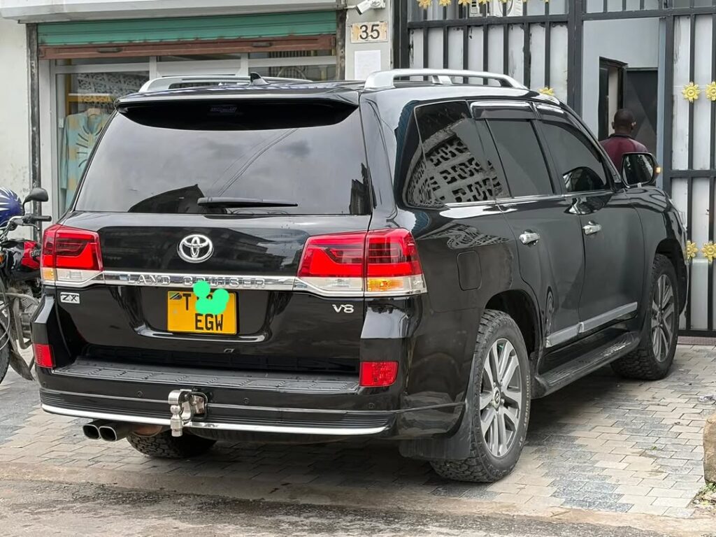Magari Land Cruiser V8 2017 lipo Dar es Salaam