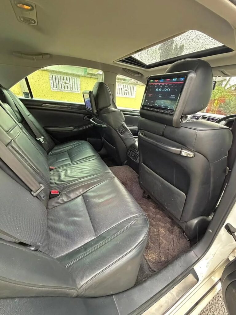 For Sale Toyota Crown 2006 in Dar es Salaam