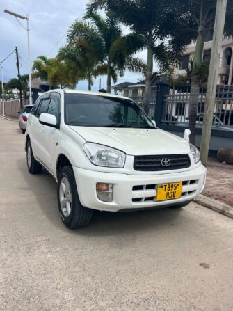 Bei Ya Toyota Rav4 2003 Sokoni Dar es Salaam Tanzania