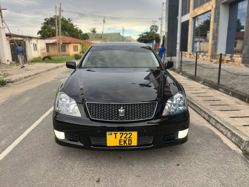 Price Toyota Crown 2006 for Sale in Dar es Salaam