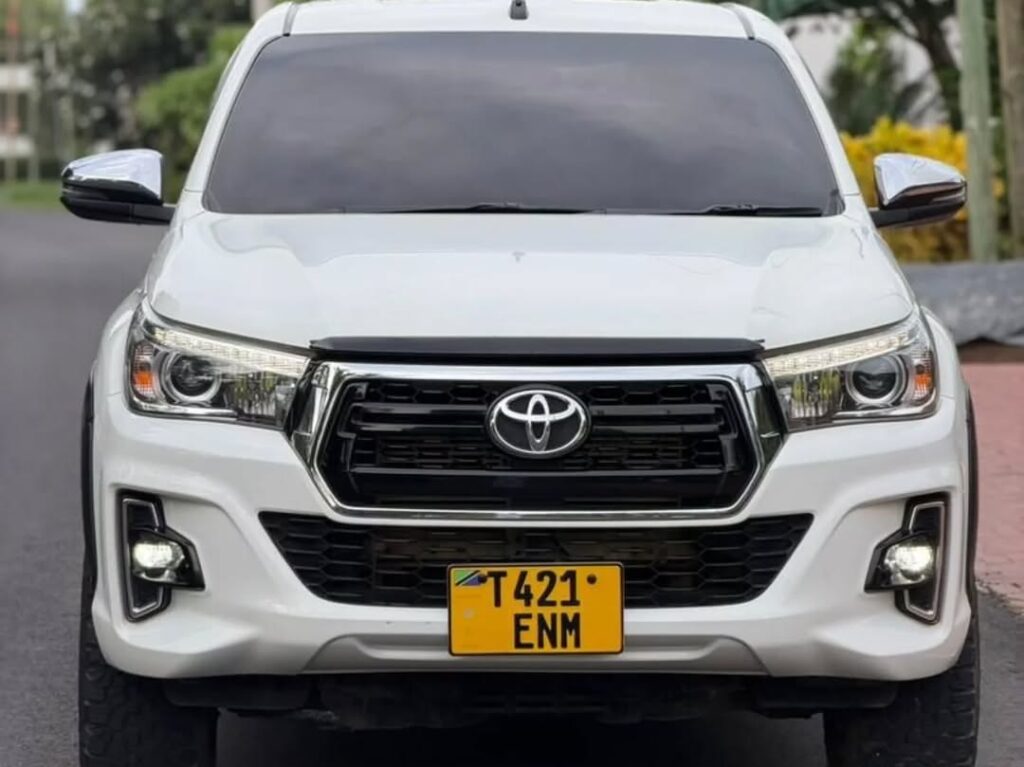 Toyota Hilux bei poa sokoni Dar es Salaam Tanzania