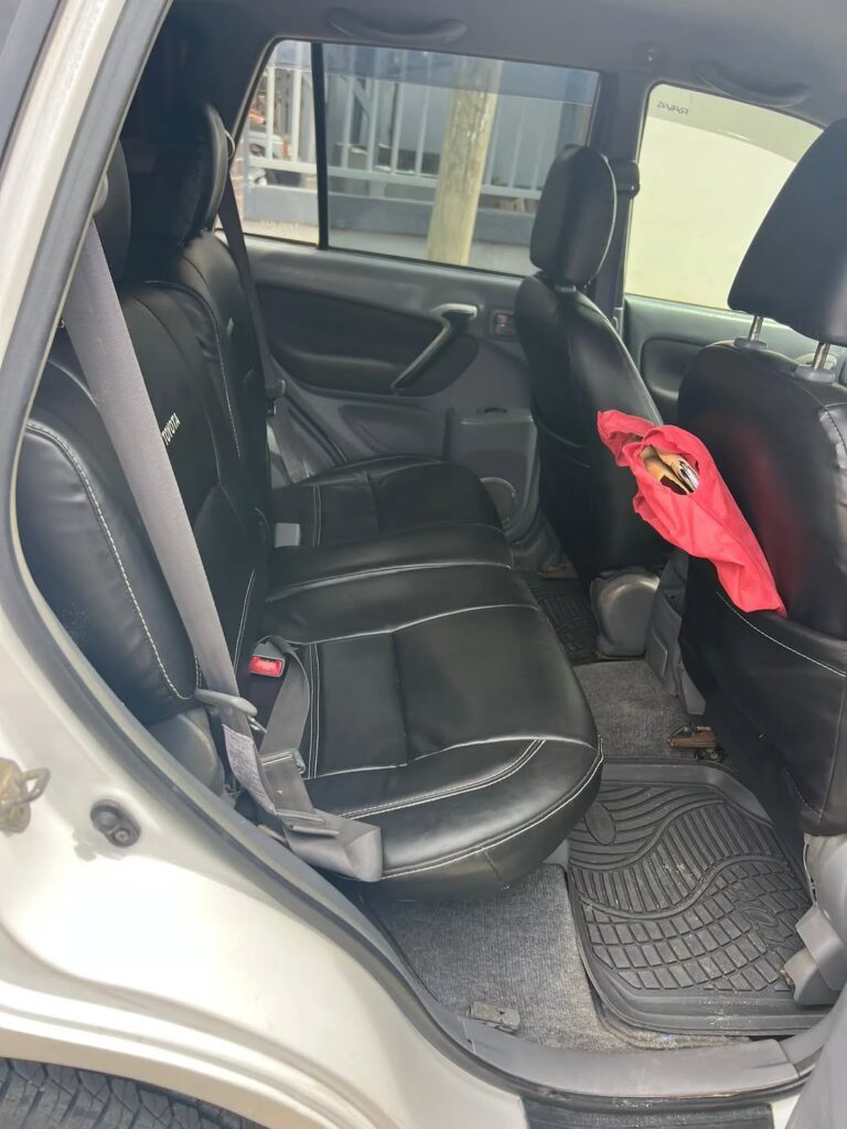 Toyota Rav4 bei poa sokoni Dar es Salaam Tanzania