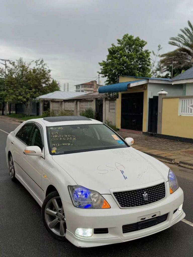 Price Toyota Crown 2006 for Sale in Dar es Salaam