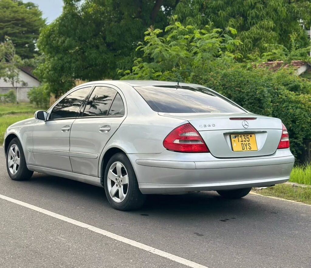 Benz E-Class bei poa sokoni Dar es Salaam Tanzania