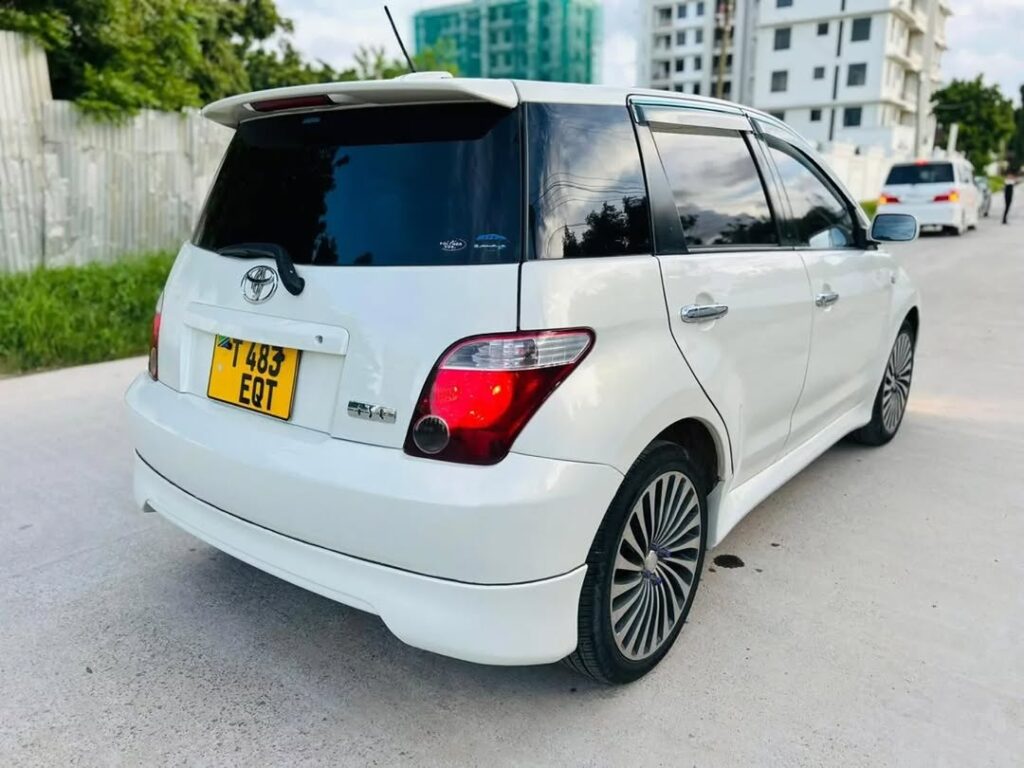 Price Toyota IST 2006 for Sale in Dar es Salaam