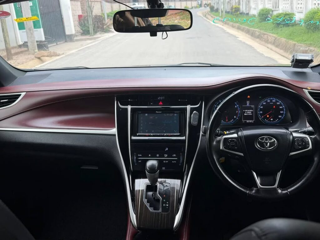 Magari Harrier 2015 lipo Dar es Salaam