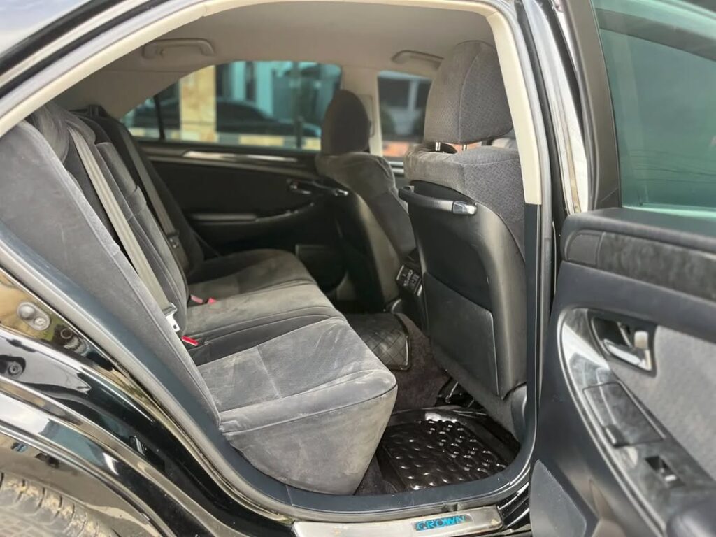 For Sale Toyota Crown 2006 in Dar es Salaam