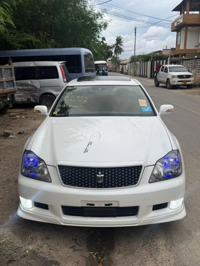 Used Toyota Crown 2006 for Sale in Dar es Salaam