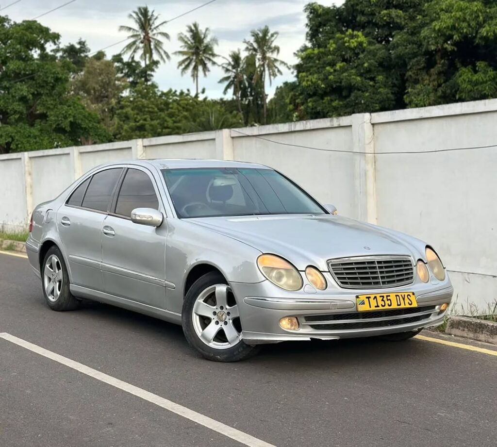 Benz E-Class bei poa sokoni Dar es Salaam Tanzania