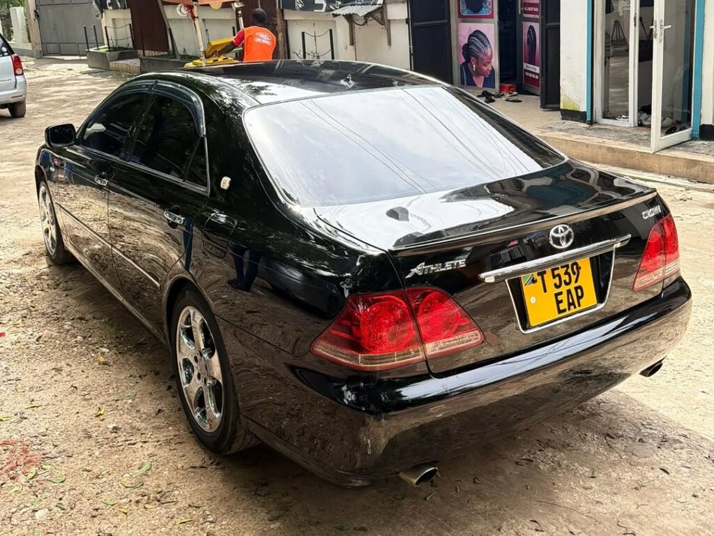 Toyota Crown 2006 Inauzwa Dar es Salaam Tanzania