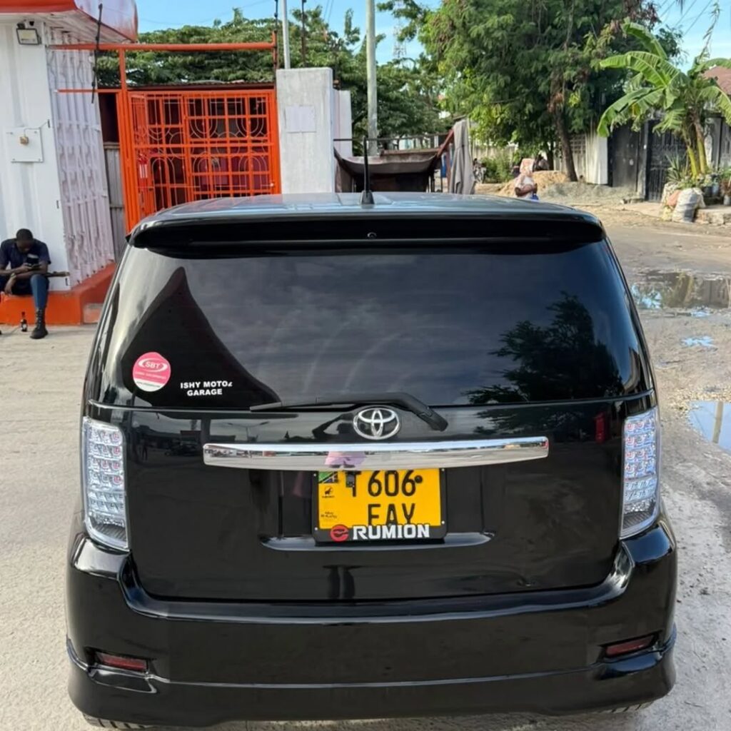 Used Toyota Rumion 2011 for Sale in Dar es Salaam