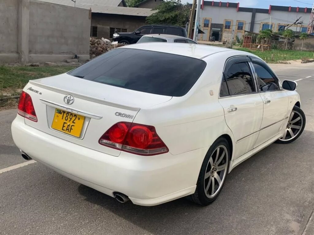 Buy Toyota Crown 2006 for Sale in Dar es Salaam