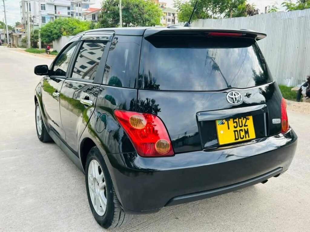 Magari Sokoni Toyota IST ya Bei Poa 2003
