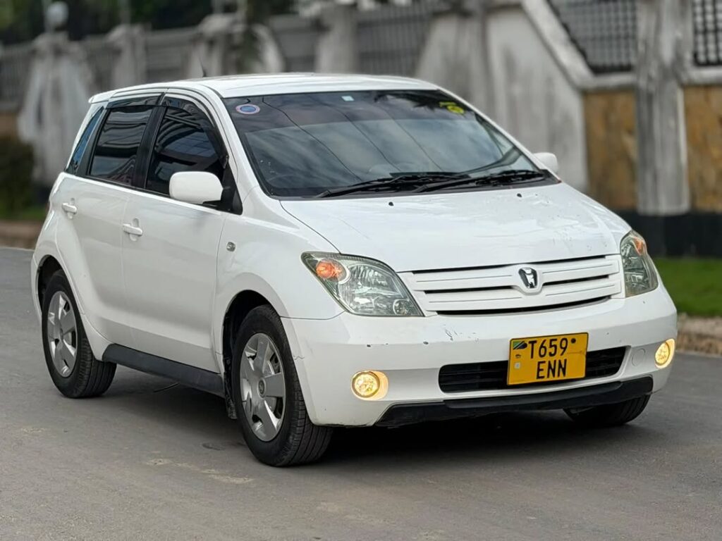 Magari IST 2004 lipo Dar es Salaam