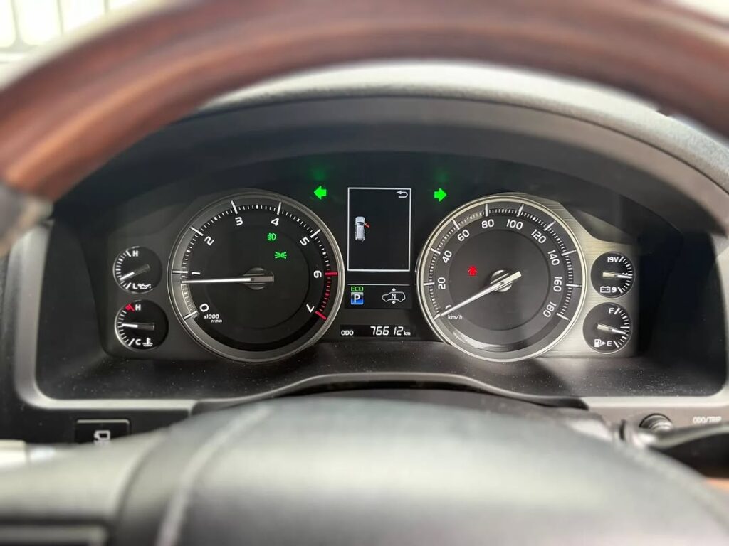 Toyota Land Cruiser V8 bei poa sokoni Dar es Salaam Tanzania