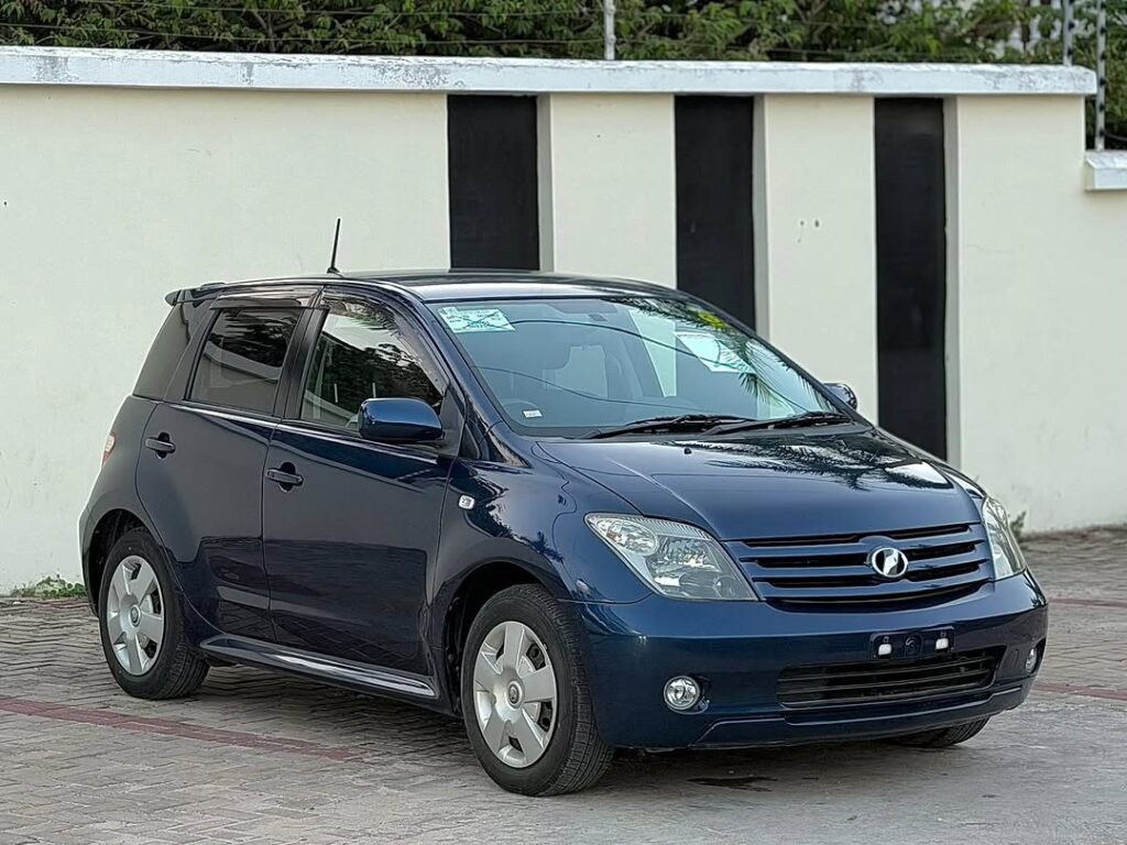 Magari Sokoni Toyota IST ya Bei Poa 2006