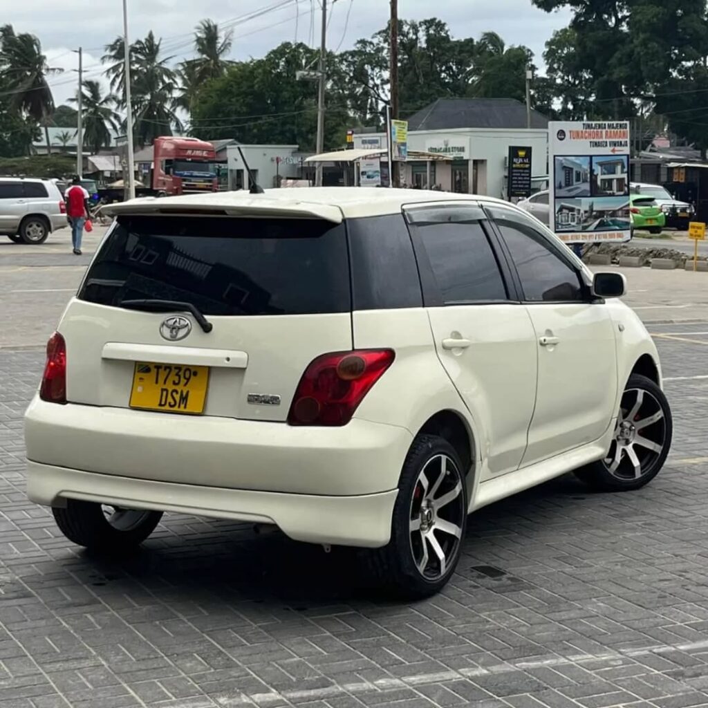 Price Toyota IST 2004 for Sale in Dar es Salaam