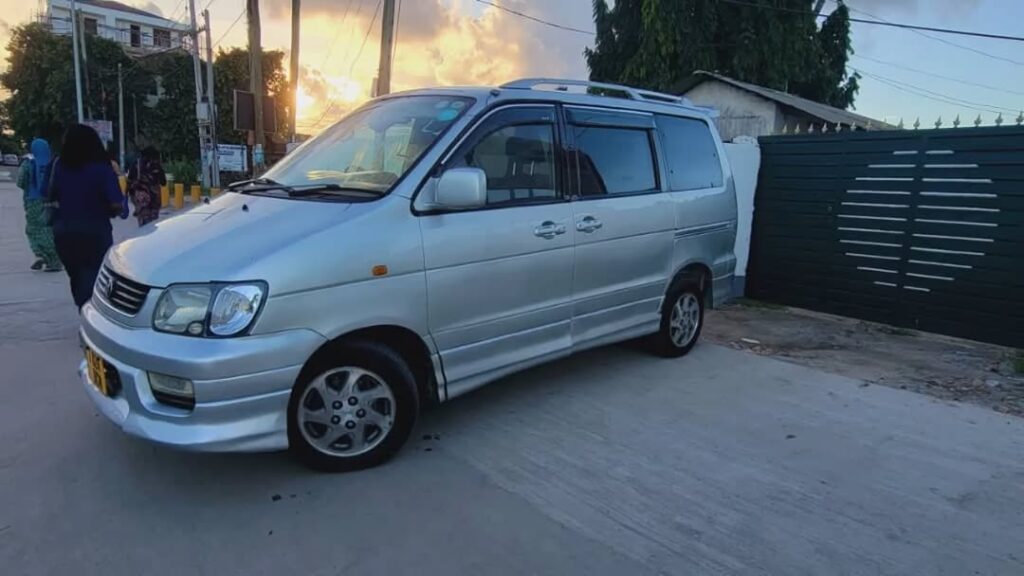 For Sale Toyota Noah 2000 in Dar es Salaam