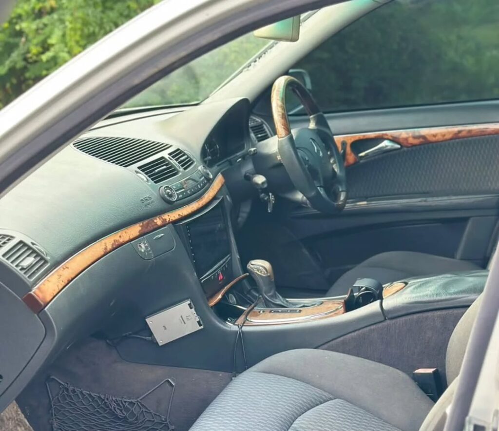 Magari E-Class 2004 lipo Dar es Salaam