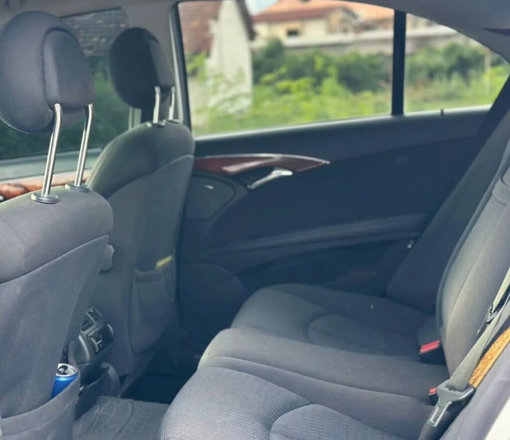 Benz E-Class 2004 Inauzwa Dar es Salaam Tanzania