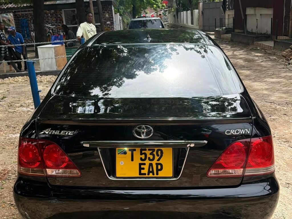 Magari Sokoni Toyota Crown ya Bei Poa 2006