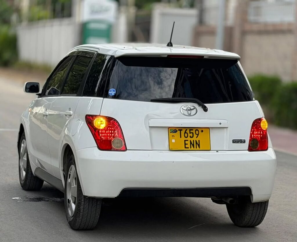 Magari Used Toyota IST 2004 Dar es Salaam Tanzania