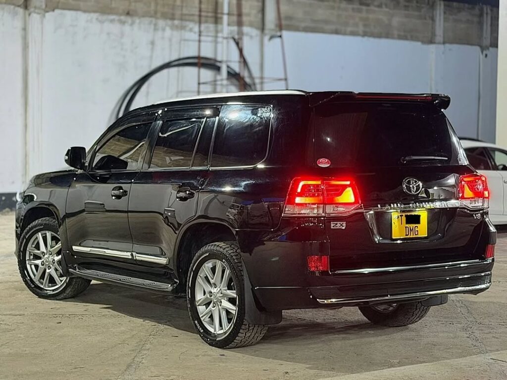 Magari Used Toyota Land Cruiser V8 2011 Dar es Salaam Tanzania