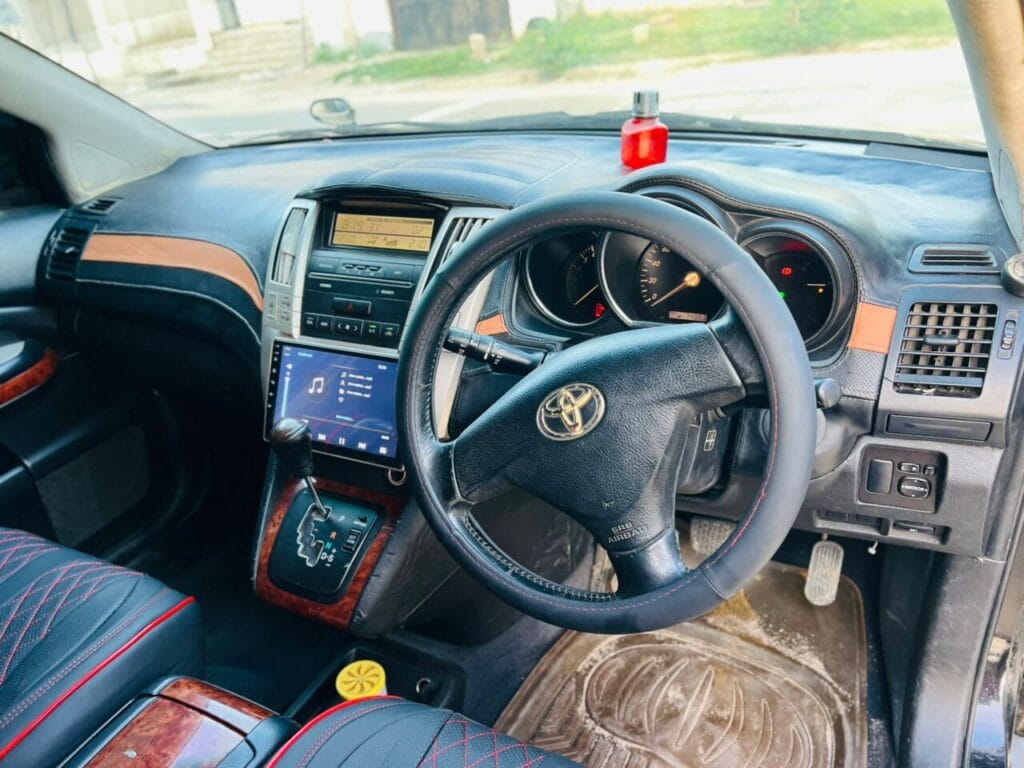 Toyota Harrier bei poa sokoni Dar es salaam Tanzania