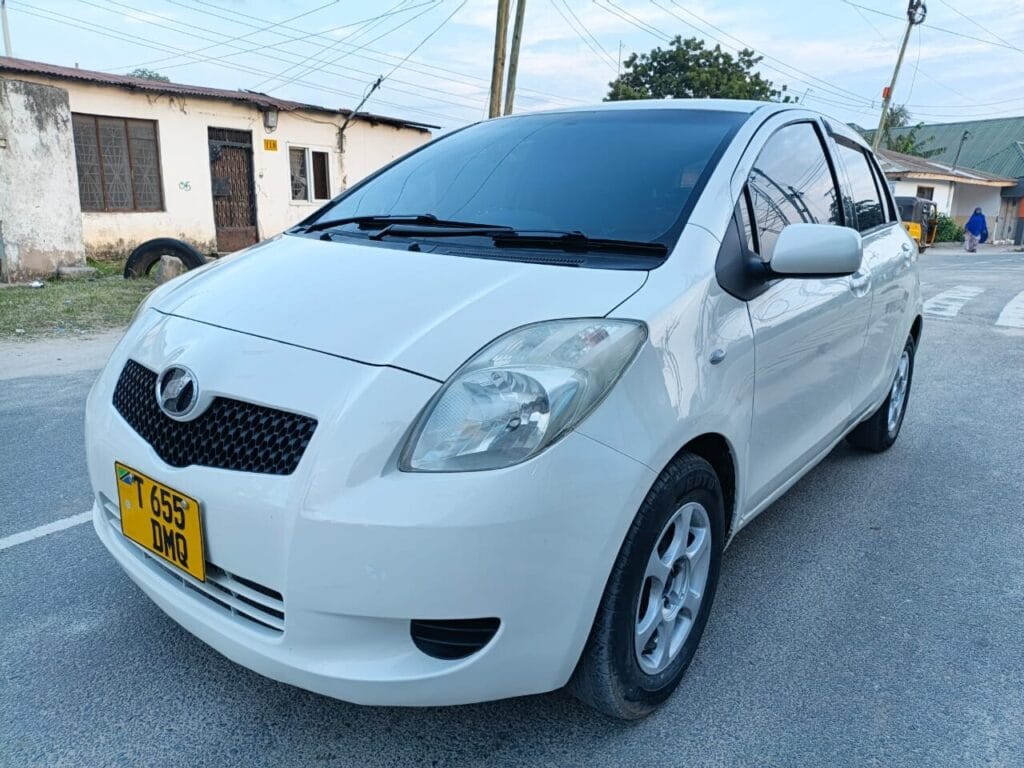 Toyota Vitz bei poa sokoni Dar es salaam Tanzania