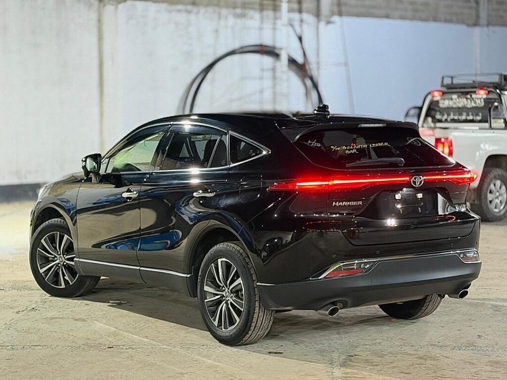 Toyota Harrier bei poa sokoni Dar es salaam Tanzania