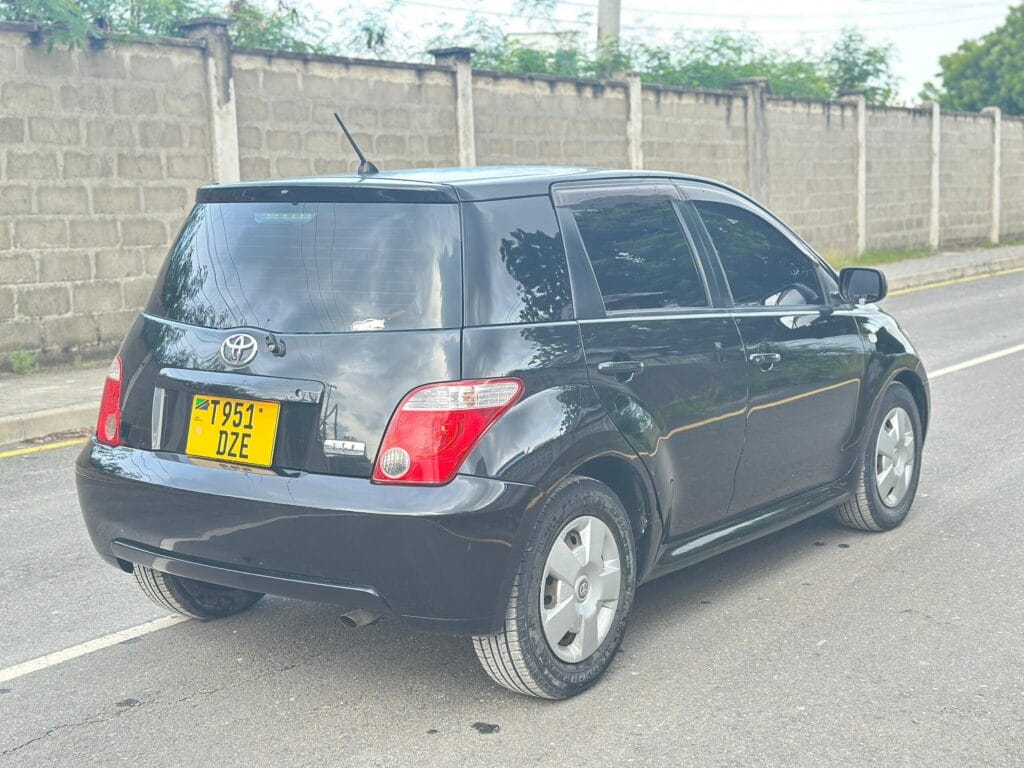 Price Toyota IST 2005 for Sale in Dar es salaam