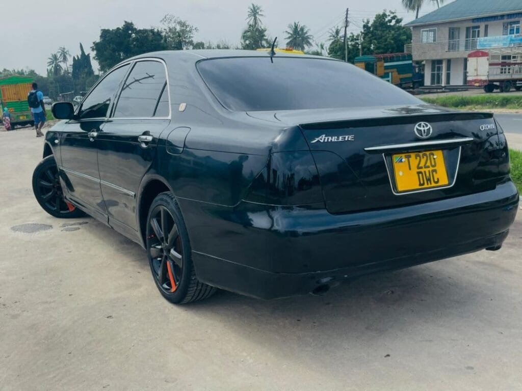 Price Toyota Crown 2006 for Sale in Dar es salaam
