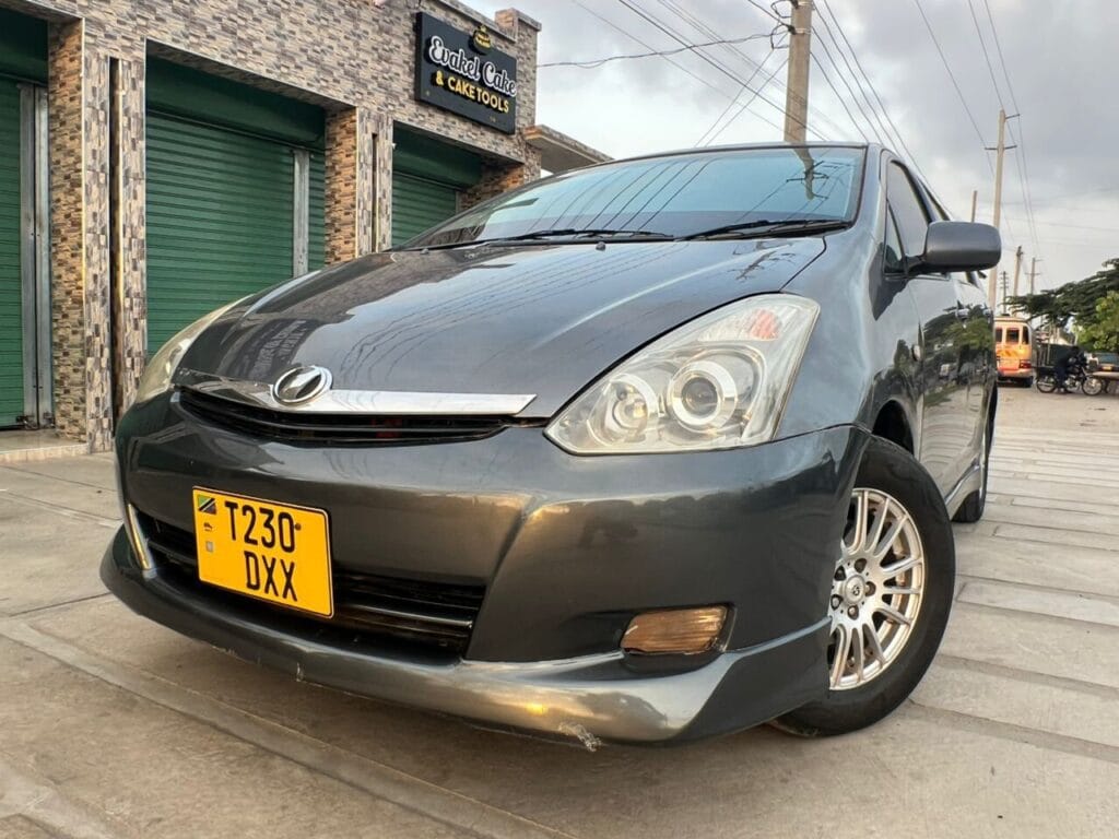 Magari Wish 2002 lipo Dar es salaam