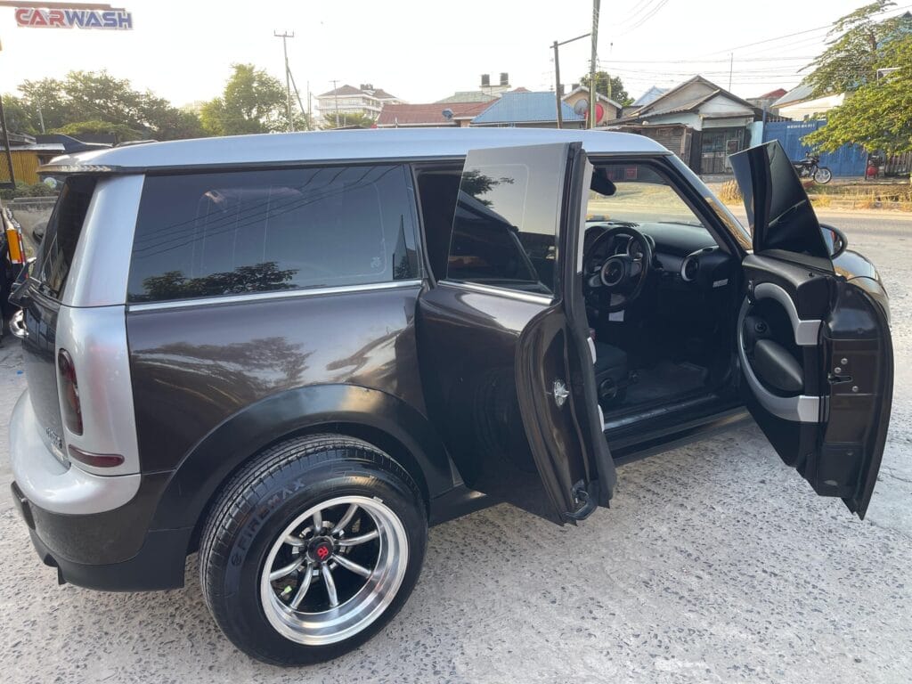 Magari Cooper 2010 lipo Dar es salaam