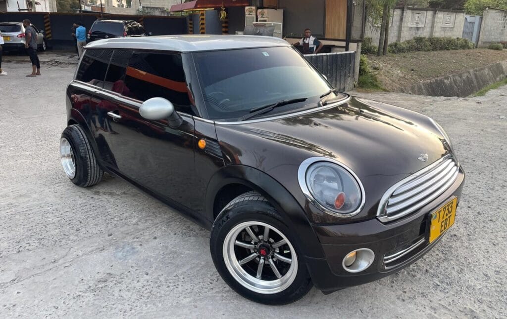 Mini Cooper bei poa sokoni Dar es salaam Tanzania